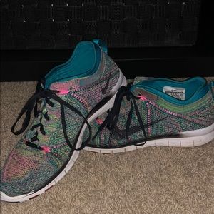 Nike Women’s Multicolor Flyknit Shoes Size 9